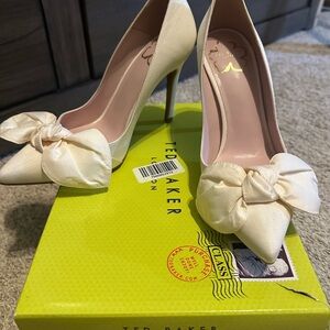 Ted Baker Ivory Bow Heels